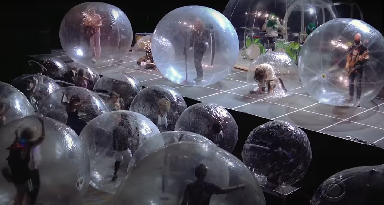 Koncert w plastikowych bańkach? The Flaming Lips mają receptę na pandemiczne trasy